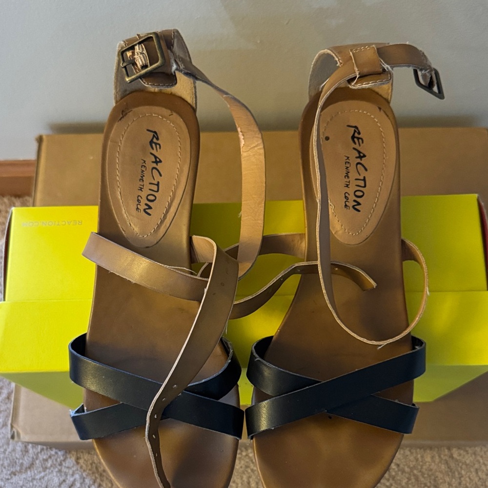Kenneth Cole Reaction Black and Tan Strappy Sandals
